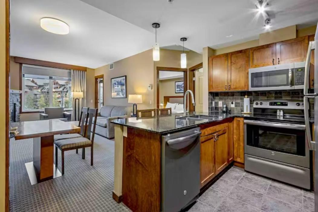 Falcon Crest Lodge 1 Bedroom Condo With Gym & Hot-Tubs & Mountain View Canmore Extérieur photo